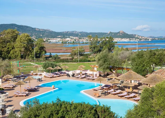 Hotel With Swimming Pool Near Baja Sardinia *