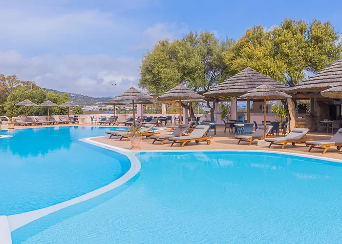 Hotel With Swimming Pool Near Baja Sardinia