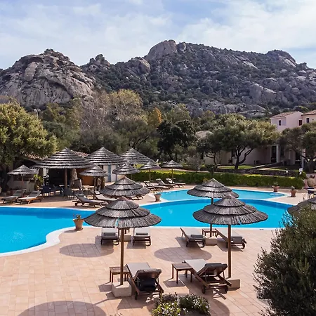 Hotel With Swimming Pool Near Baja Sardinia *