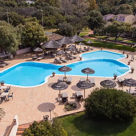 Hotel With Swimming Pool Near Baja Sardinia *