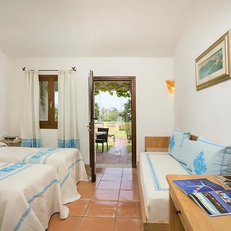 فندق With Swimming Pool Near Baja Sardinia أرتْساكينا