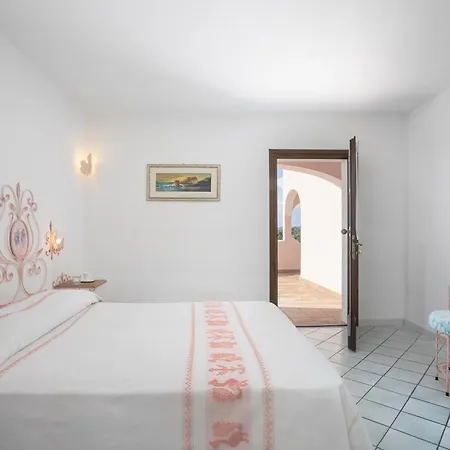 With Swimming Pool Near Baja Sardinia أرتْساكينا