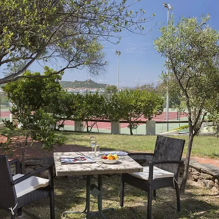 فندق With Swimming Pool Near Baja Sardinia أرتْساكينا